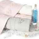 Ręcznik frotte z bordiurą w serduszka KAMILA 70X140 pudrowy