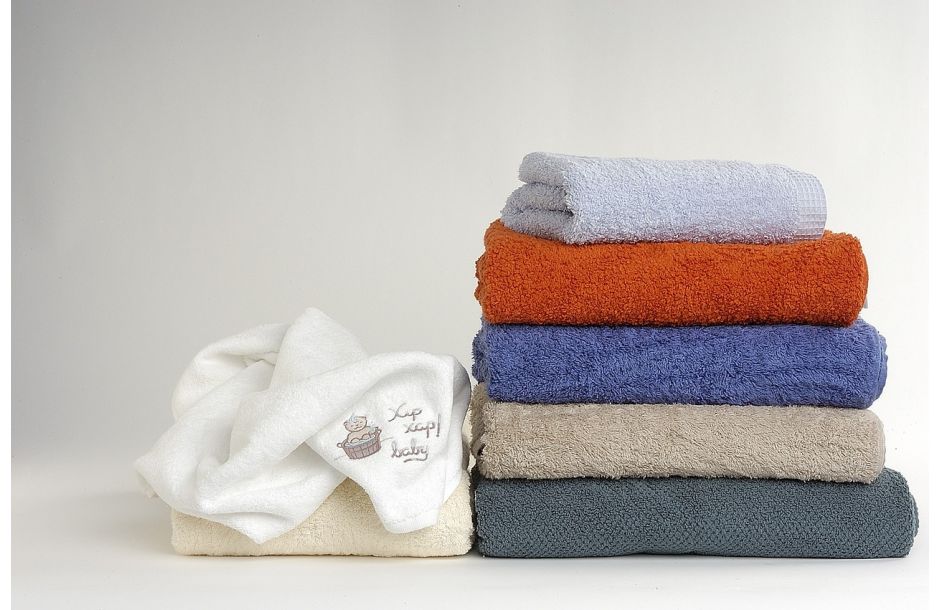 Czy ręczniki należy prać po każdym użyciu? Jak o nie dbać, aby były puszyste i pachnące?